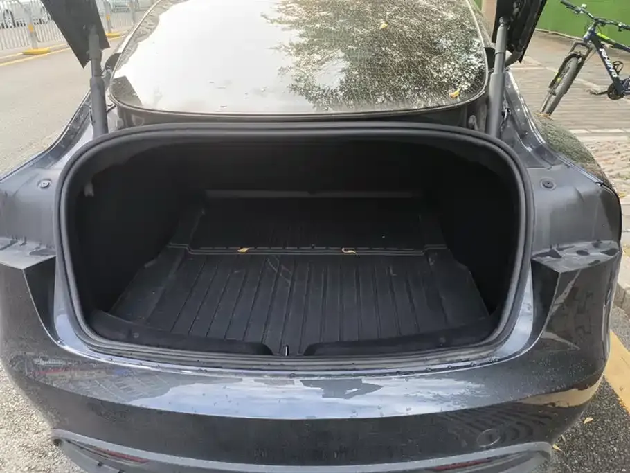 Tesla Model 3 — фото 3