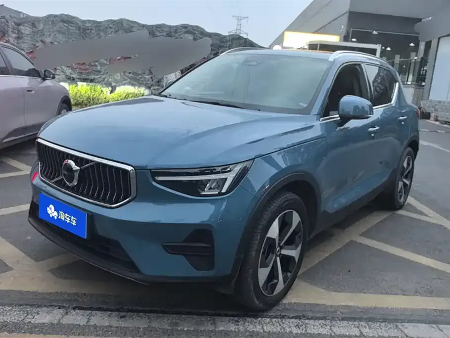 Volvo XC40 — фото 1