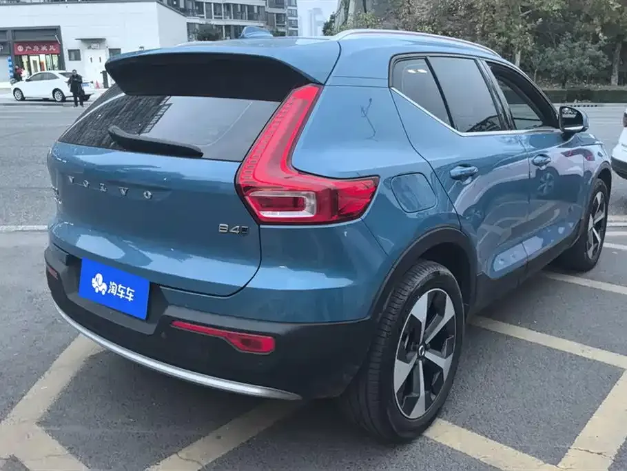 Volvo XC40 — фото 3