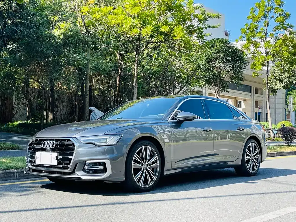 Audi A6L — фото 1