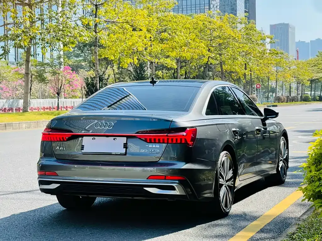 Audi A6L — фото 9