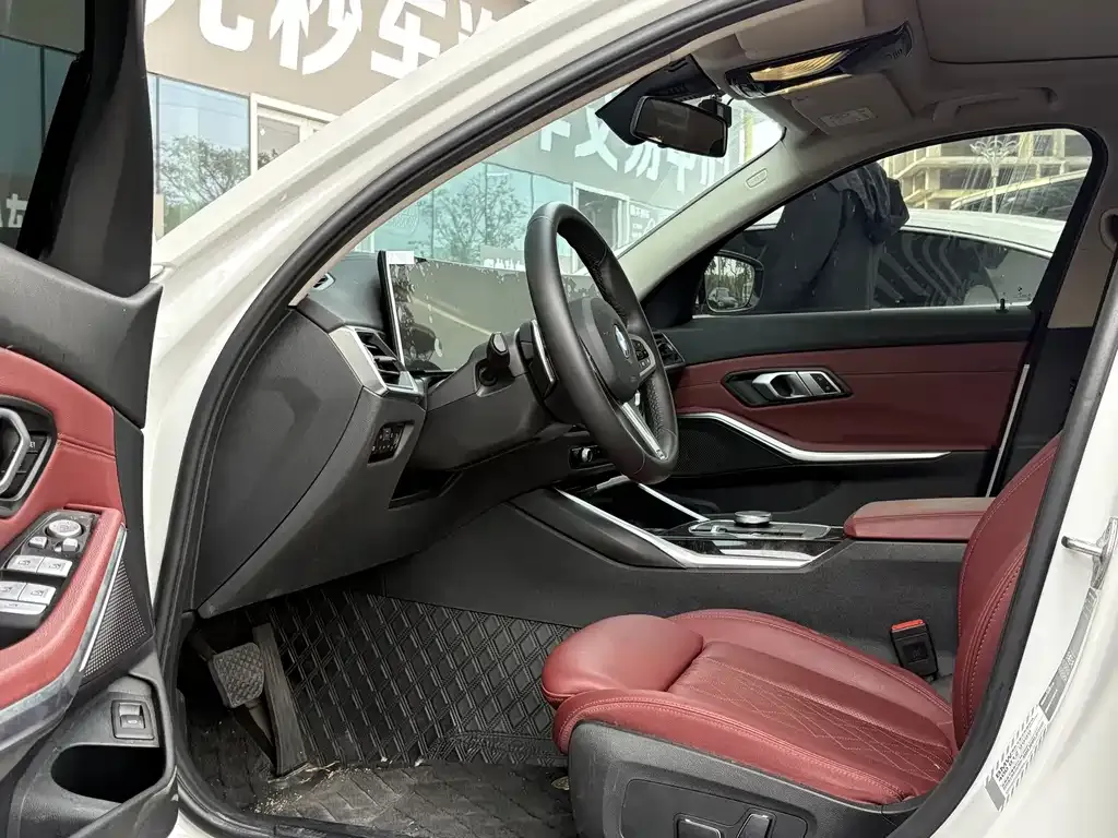 BMW 3 Series 2024 из CN, фото 3