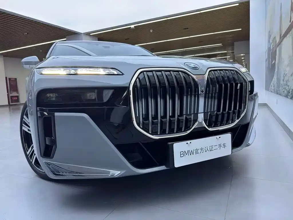BMW i7 — фото 2