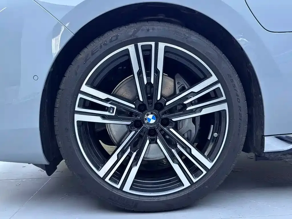 BMW i7 — фото 8