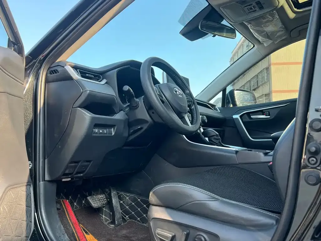 Toyota Wildlander 2023 из CN, фото 4