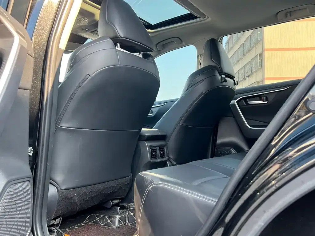 Toyota Wildlander 2023 из CN, фото 6
