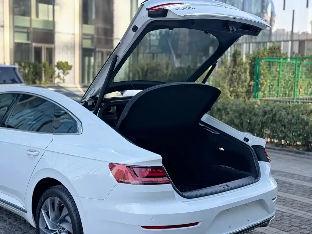 Volkswagen CC 2024 из CN, фото 10