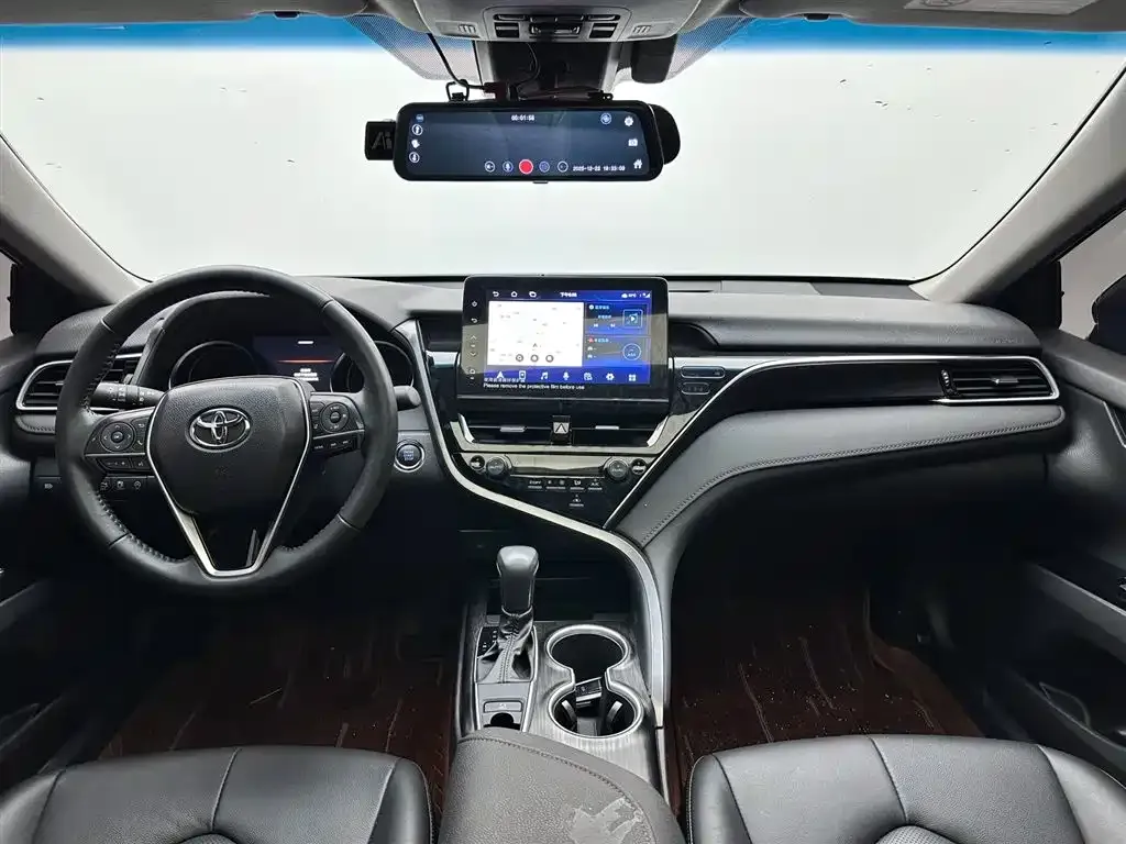 Toyota Camry — фото 8
