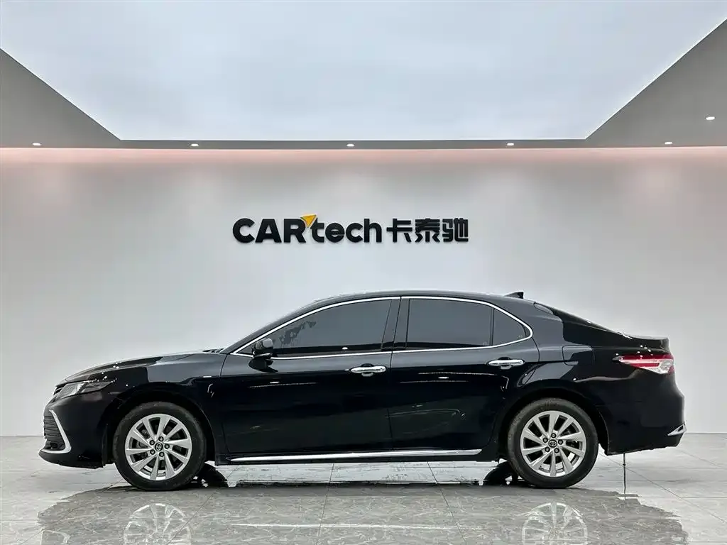 Toyota Camry — фото 6