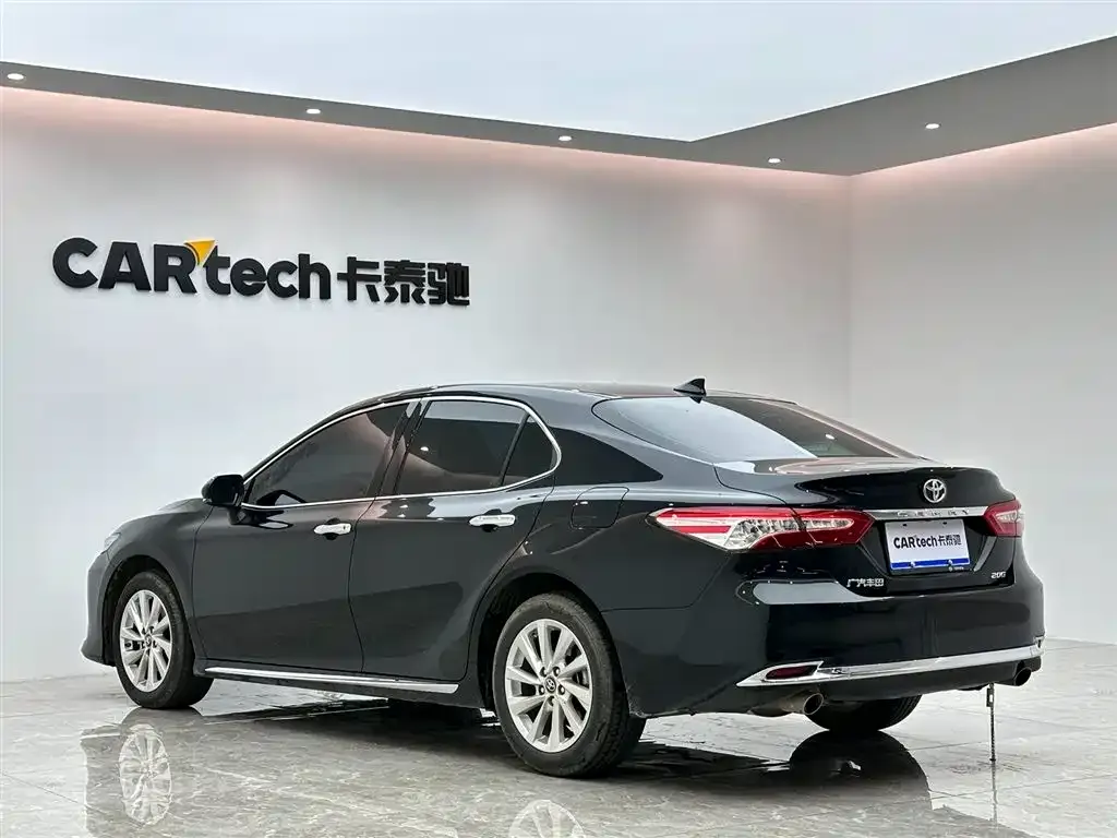 Toyota Camry — фото 9