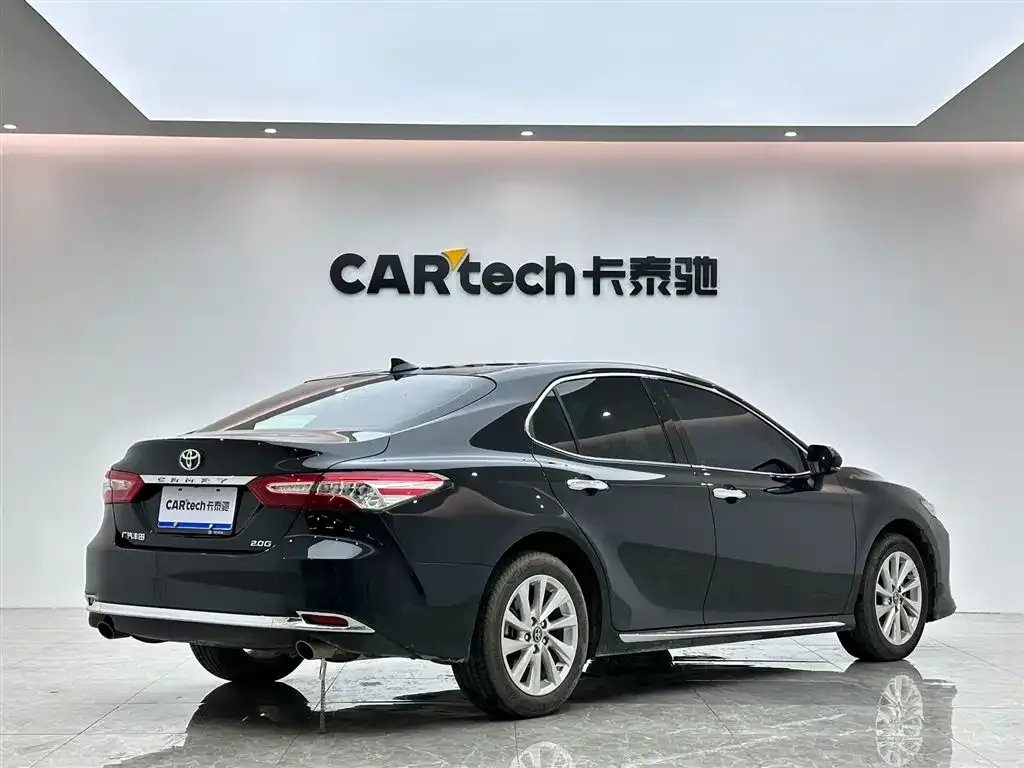 Toyota Camry — фото 5