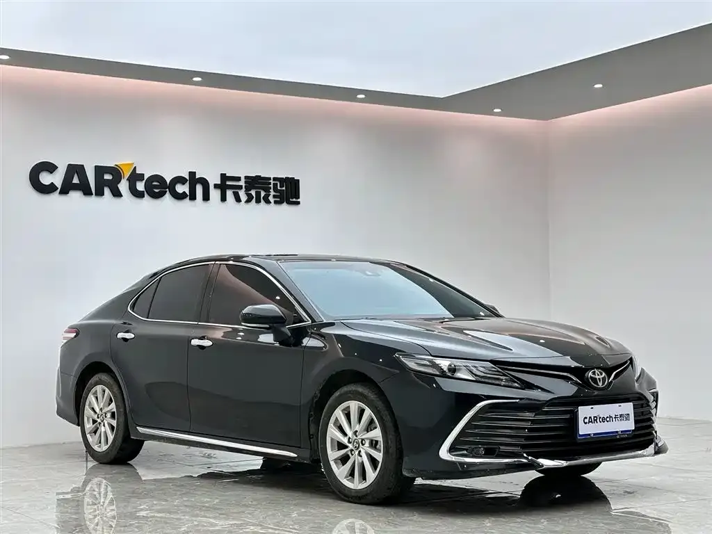 Toyota Camry — фото 7