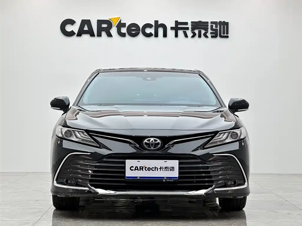 Toyota Camry — фото 2
