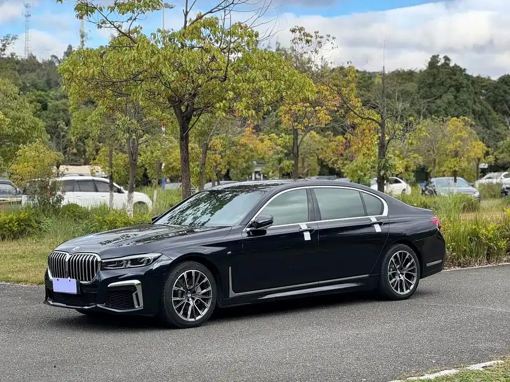 BMW 7 Series — фото 1