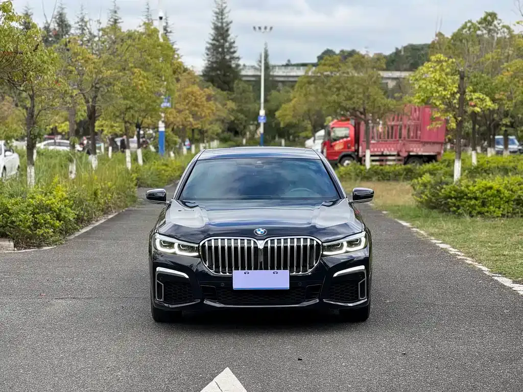 BMW 7 Series — фото 6