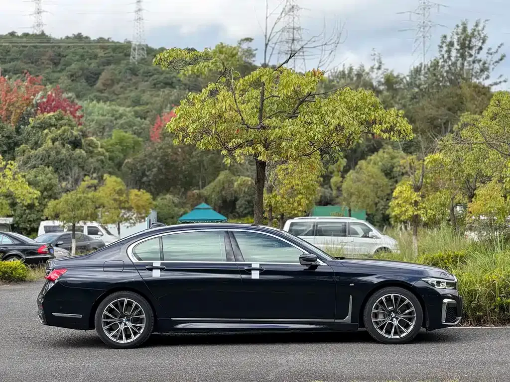 BMW 7 Series — фото 10