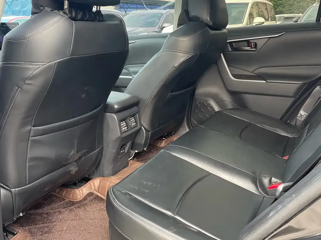 Toyota RAV4 2024 из CN, фото 8