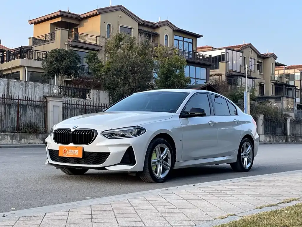 BMW 1 Series 2022 из CN, фото 1