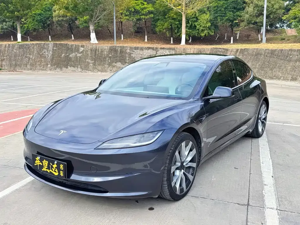 Tesla Model 3 — фото 1