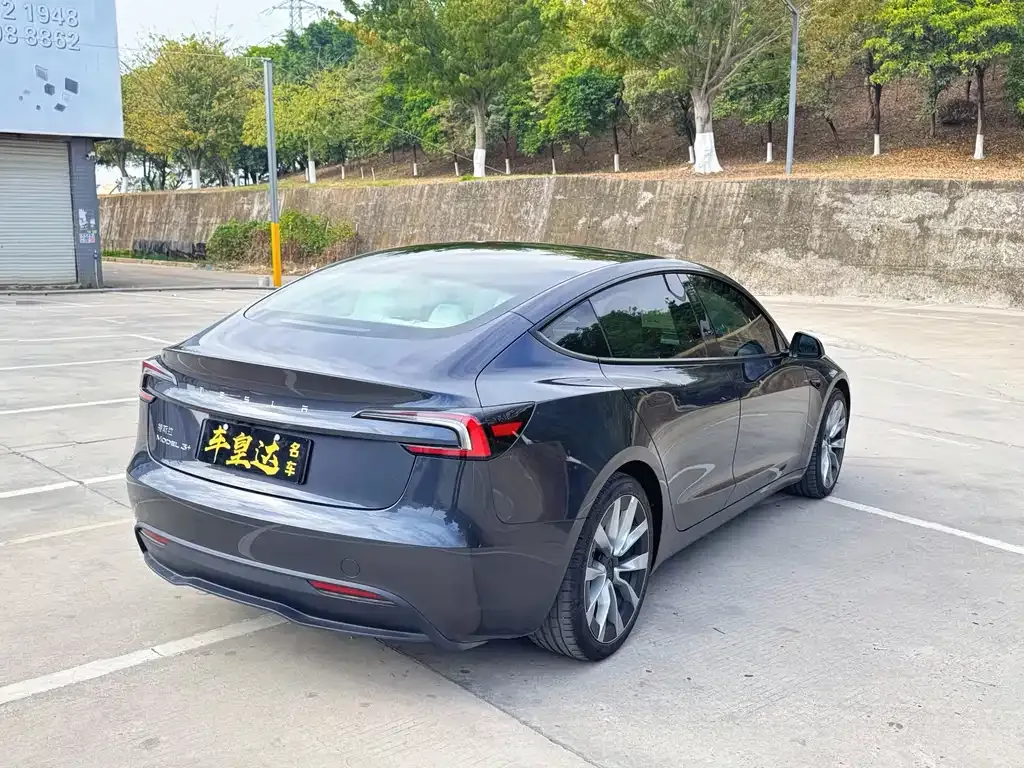 Tesla Model 3 — фото 10