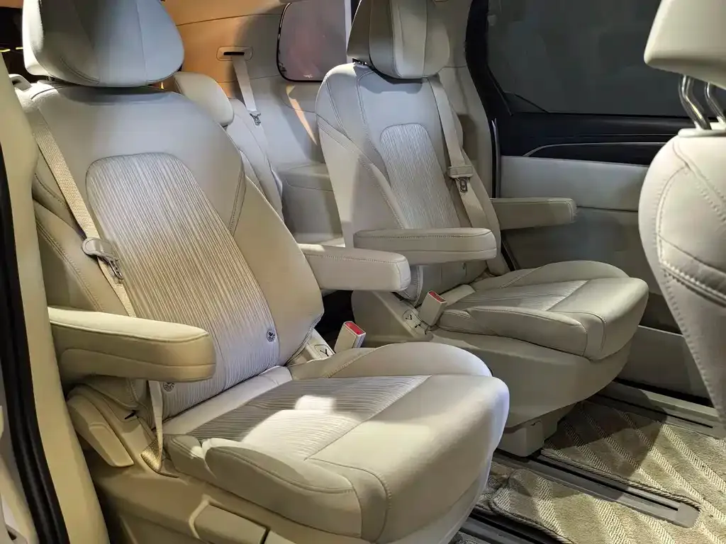 Buick GL8 2024 из CN, фото 4