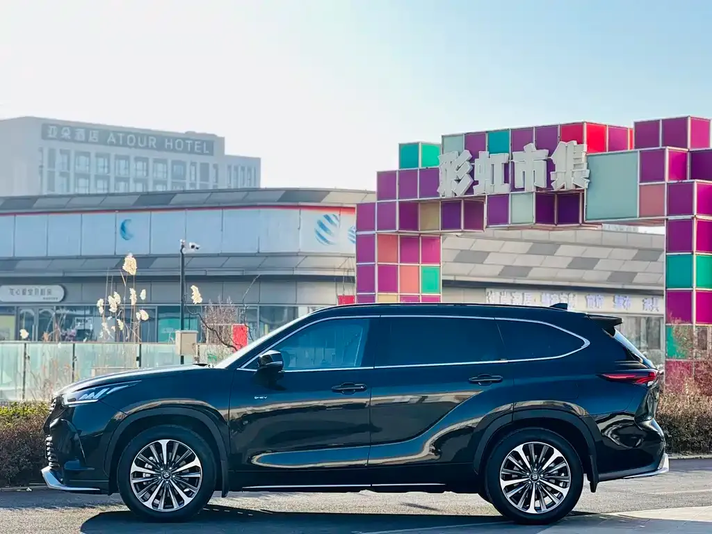 Toyota Crown Kluger 2024 из CN, фото 2