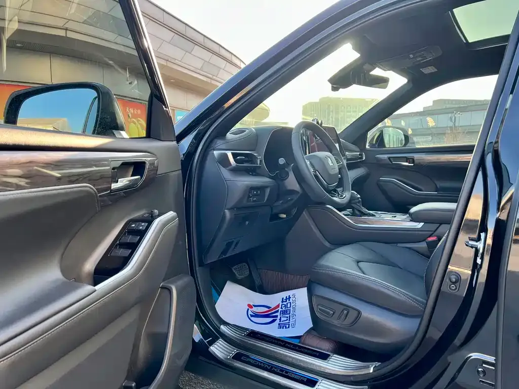 Toyota Crown Kluger 2024 из CN, фото 3
