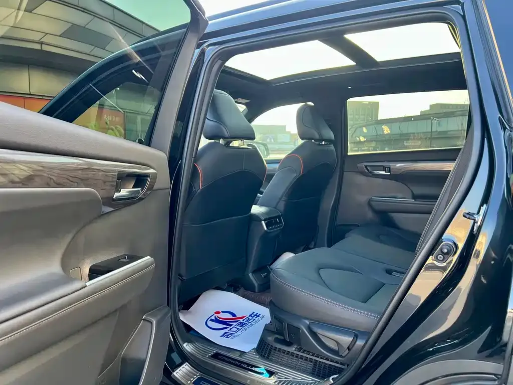 Toyota Crown Kluger 2024 из CN, фото 10