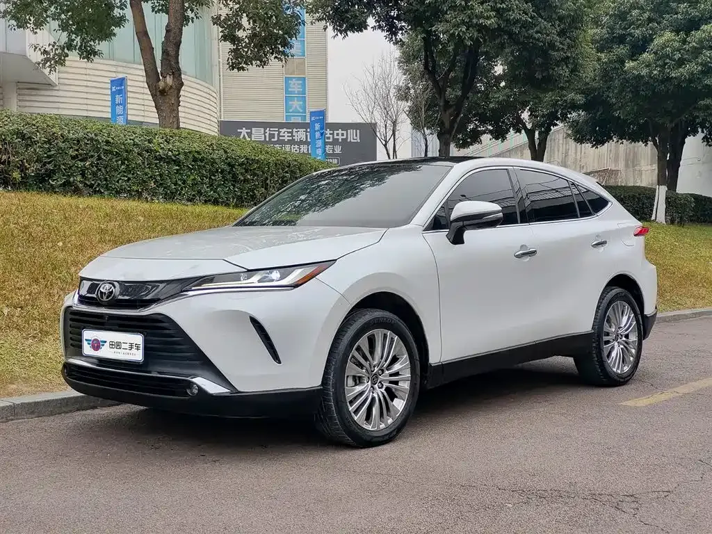 Toyota Harrier — фото 1