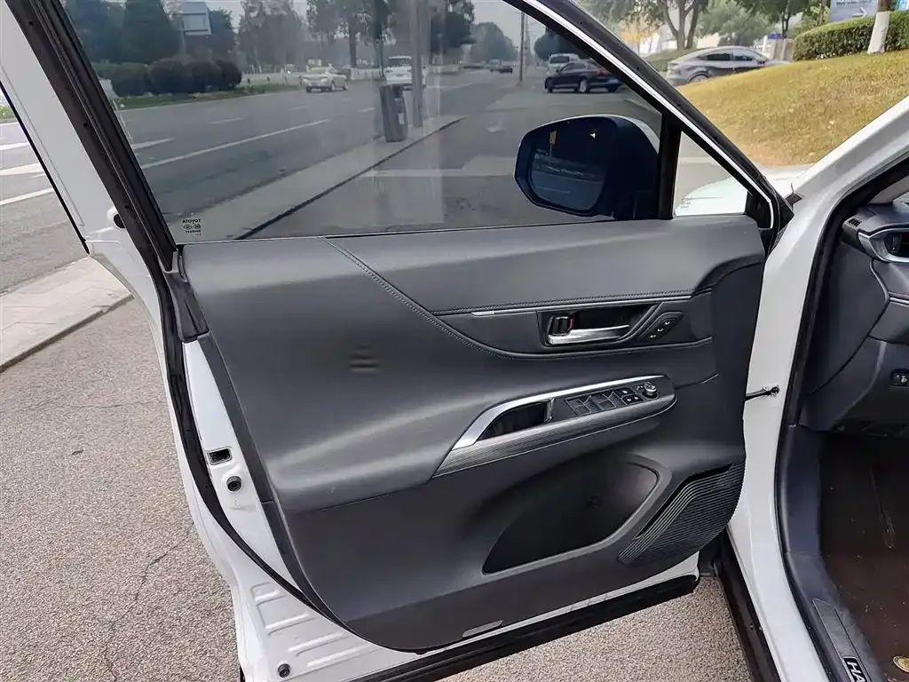Toyota Harrier — фото 4