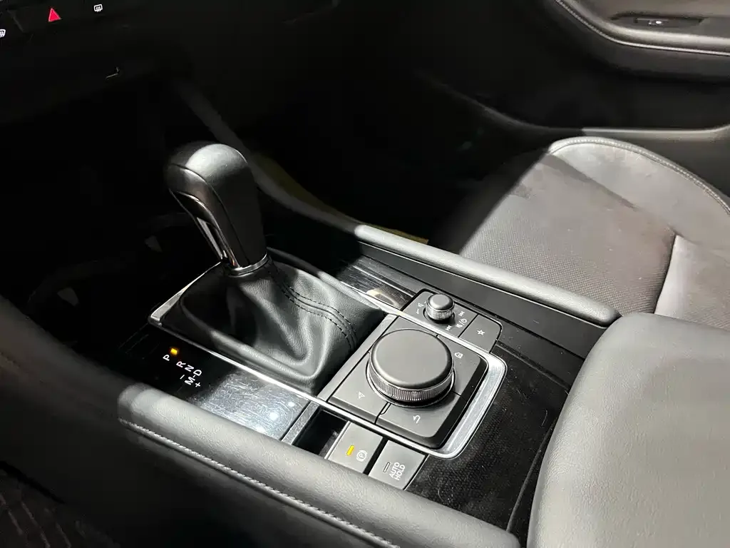 Mazda 3 Axela 2024 из CN, фото 2