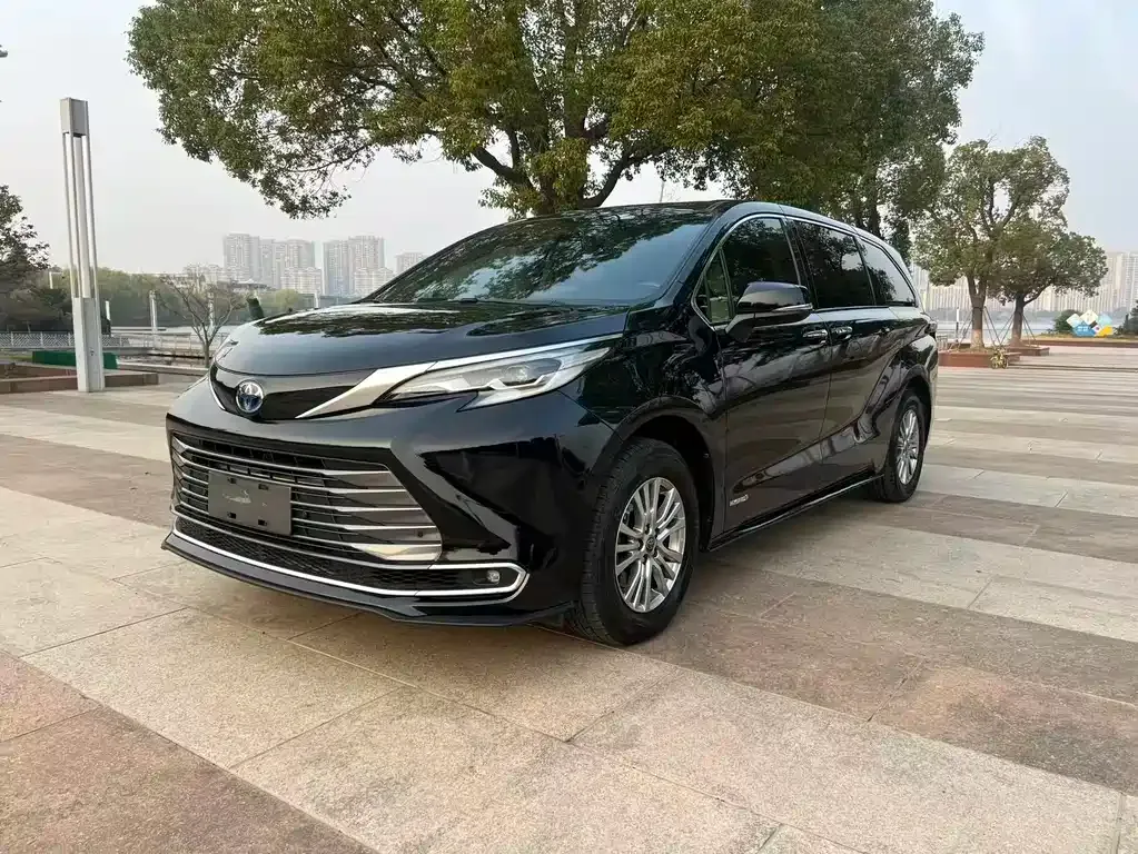 Toyota Sienna 2022 из CN, фото 1