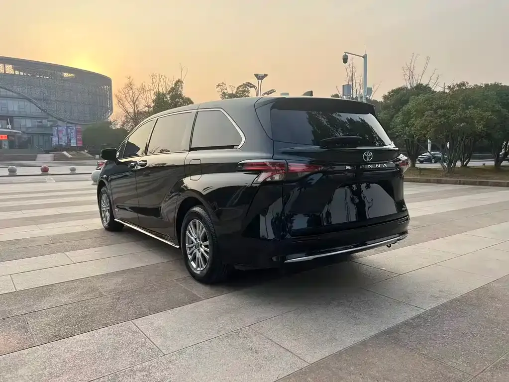 Toyota Sienna 2022 из CN, фото 2