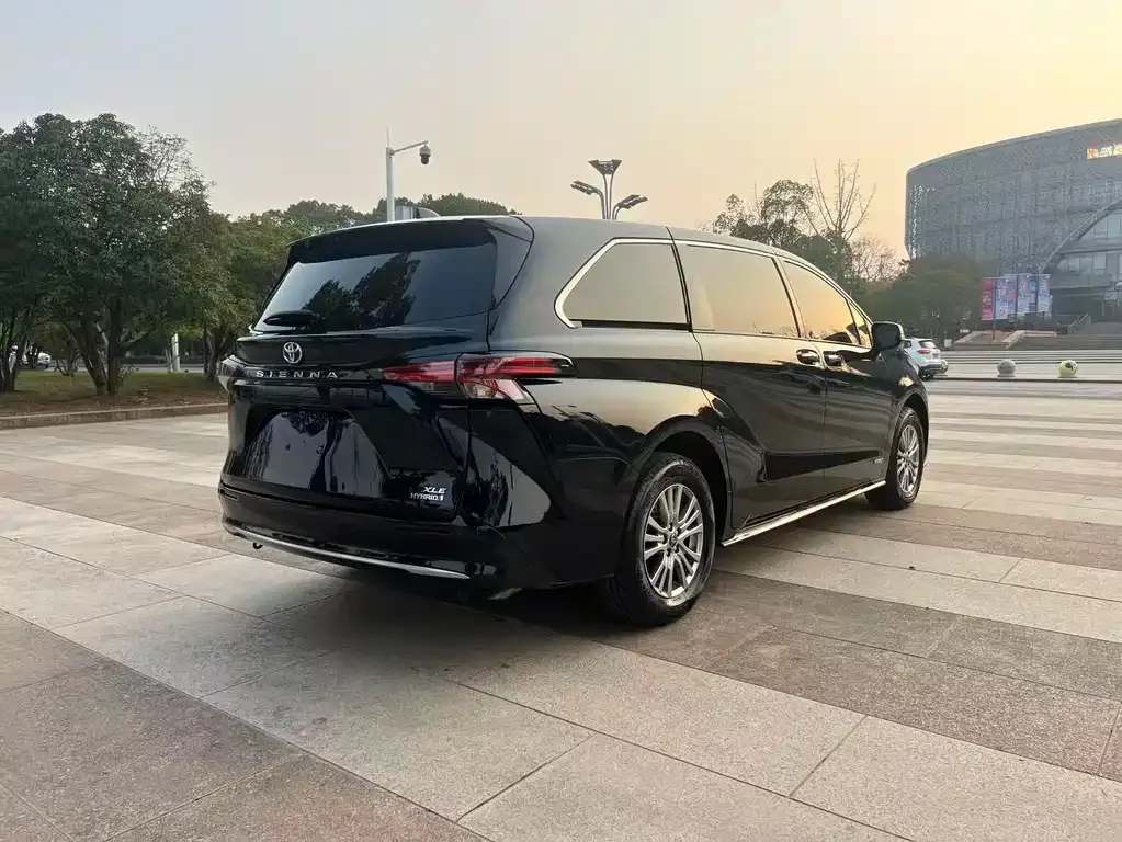 Toyota Sienna 2022 из CN, фото 3