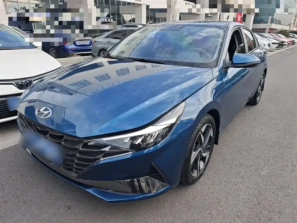 Hyundai Elantra — фото 1