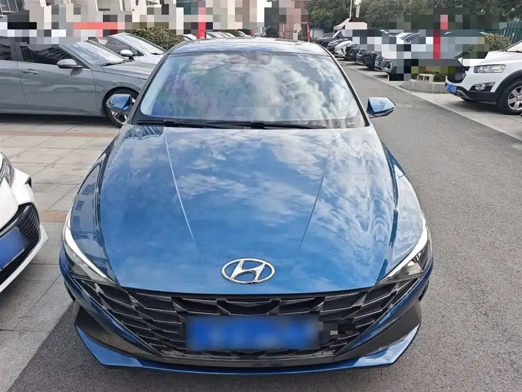 Hyundai Elantra — фото 2