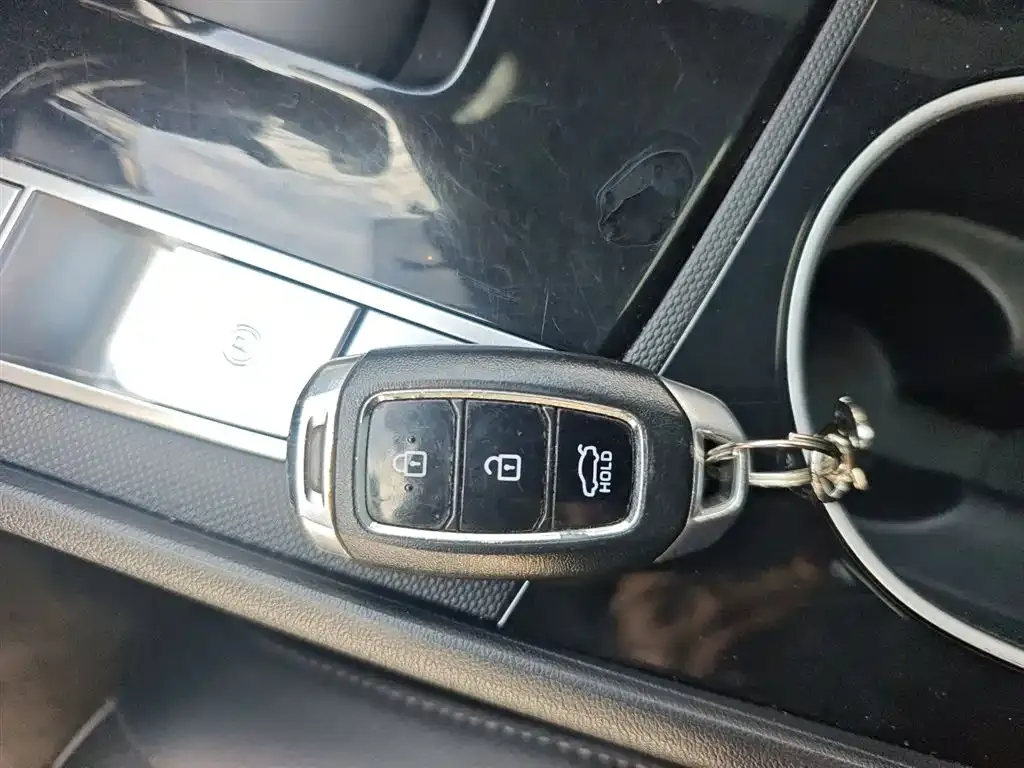 Hyundai Elantra — фото 9