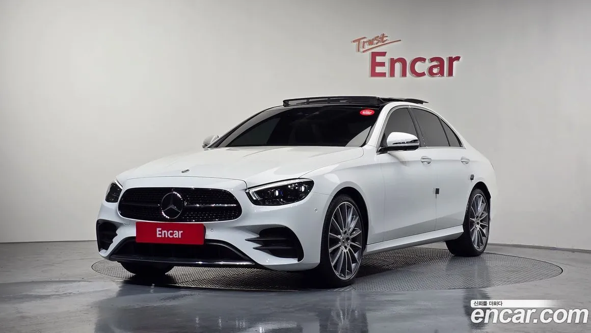 Mercedes-Benz E-Class — фото 1