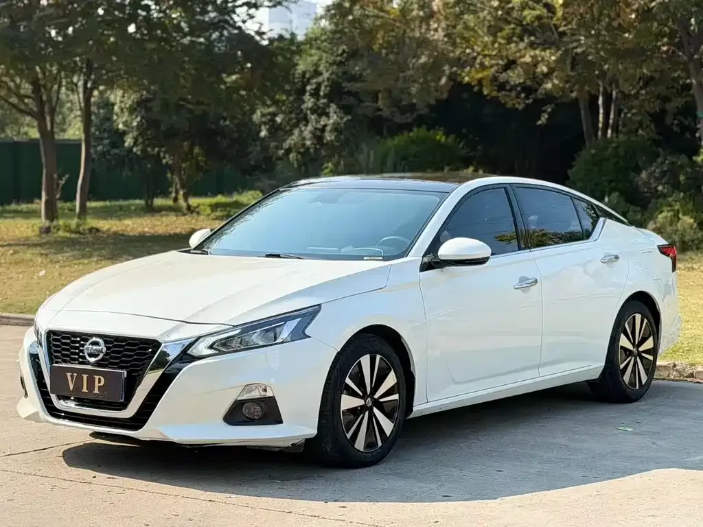 Nissan Teana — фото 1