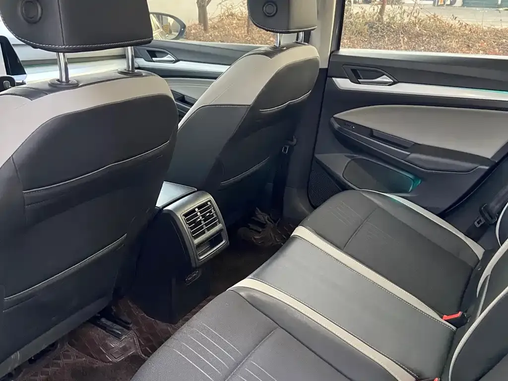 Volkswagen Golf 2022 из CN, фото 2