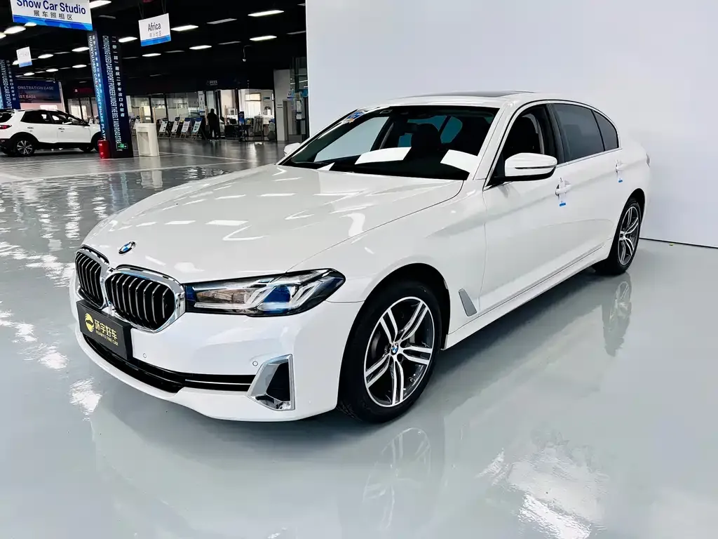BMW 5 Series — фото 1