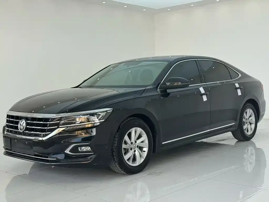 Volkswagen Passat — фото 1