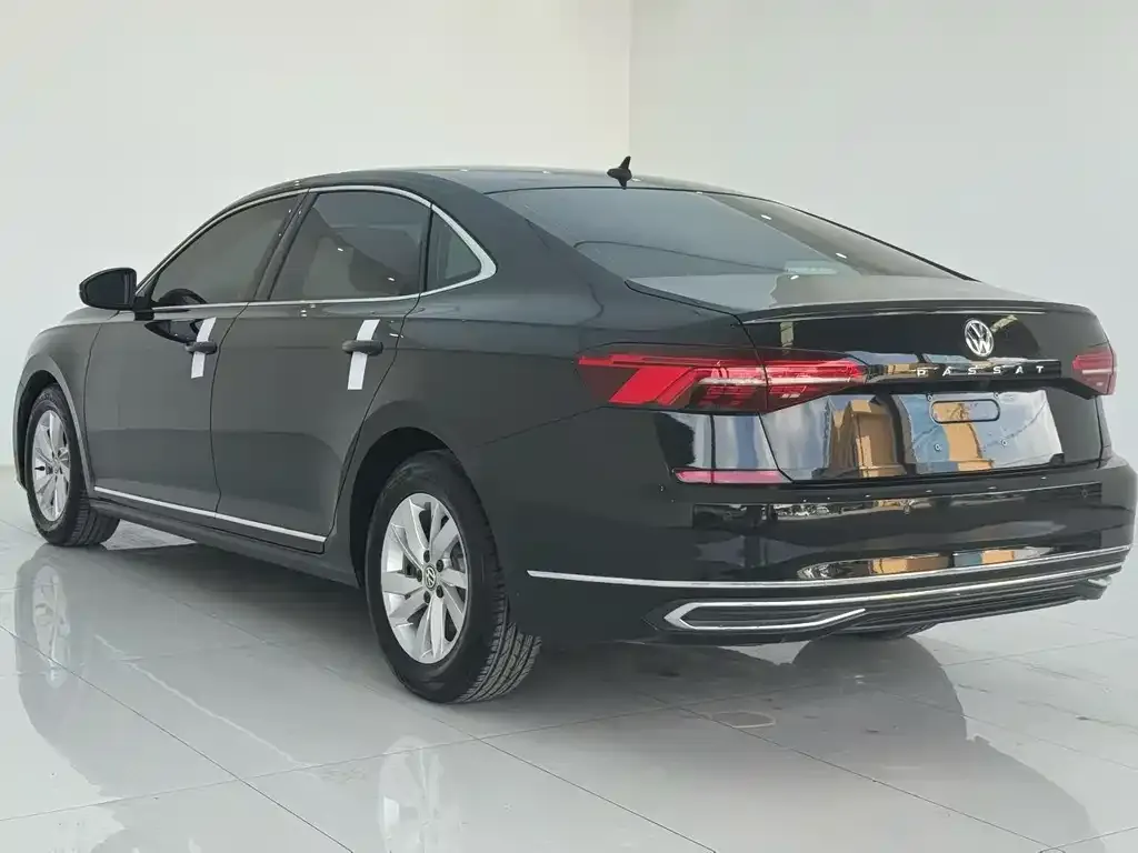 Volkswagen Passat — фото 7