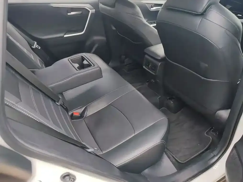 Toyota Wildlander 2023 из CN, фото 3