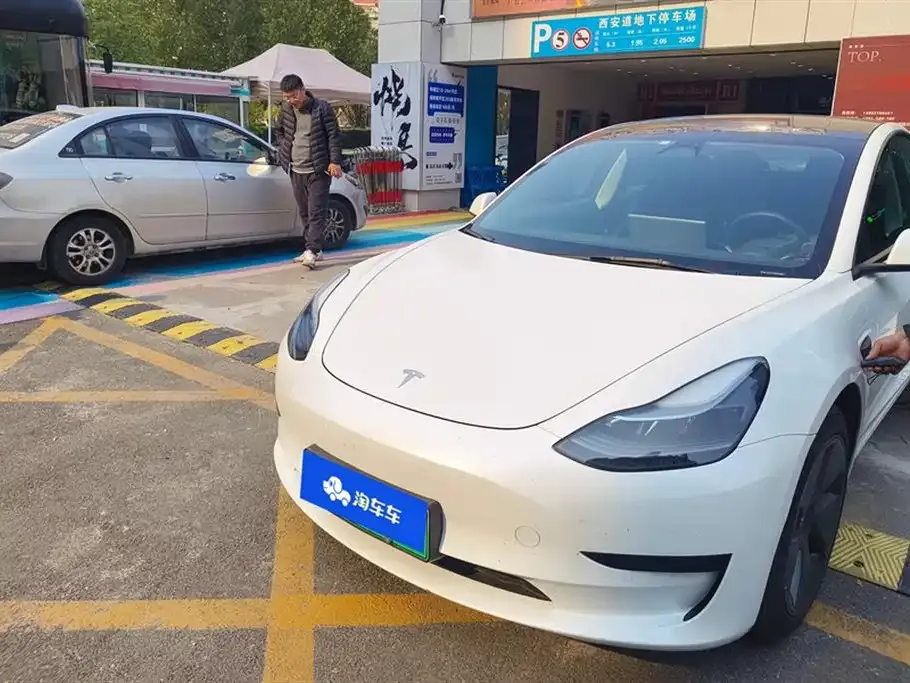 Tesla Model 3 — фото 1
