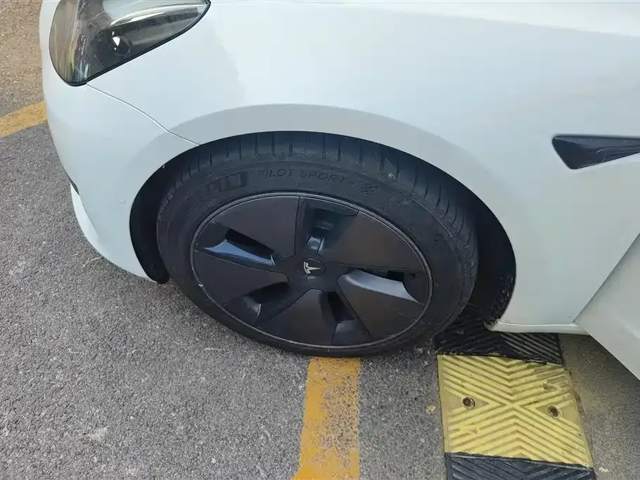 Tesla Model 3 — фото 10