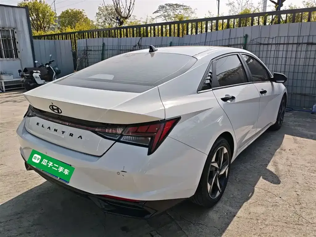 Hyundai Elantra — фото 7