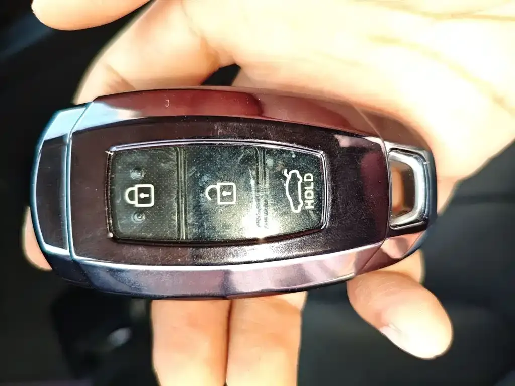 Hyundai Elantra — фото 3