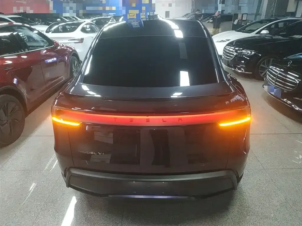 Tesla Model Y — фото 8