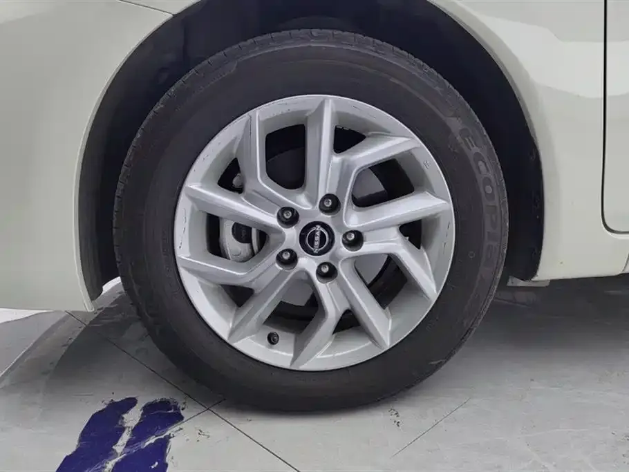 Nissan Tiida 2022 из CN, фото 5